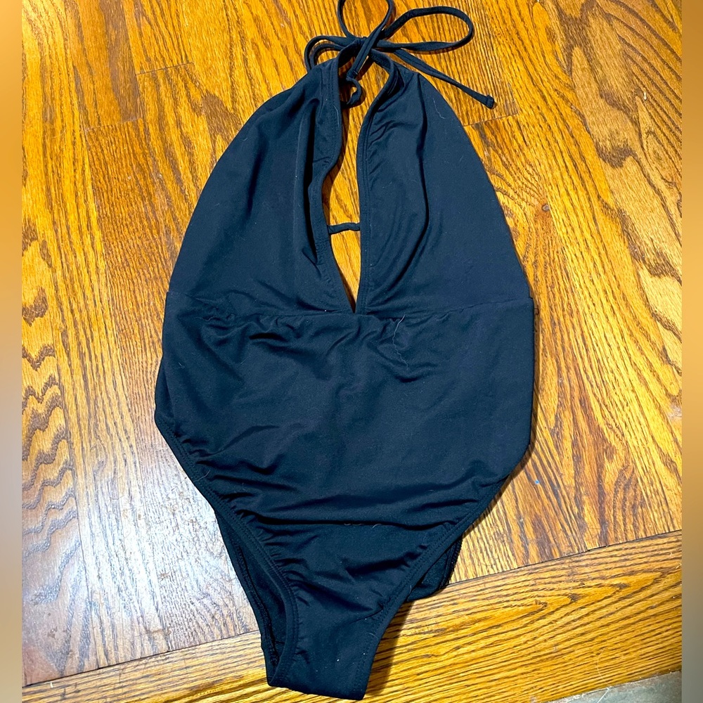NWT Mona swimsuit black size large
